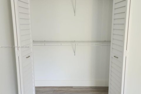 Apartment in Tamarac, Florida 3 bedrooms, 108.42 sq.m. № 2003325 - photo 17