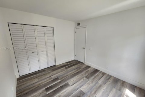 Apartment in Tamarac, Florida 3 bedrooms, 108.42 sq.m. № 2003325 - photo 15