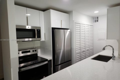 Apartment in Tamarac, Florida 3 bedrooms, 108.42 sq.m. № 2003325 - photo 2