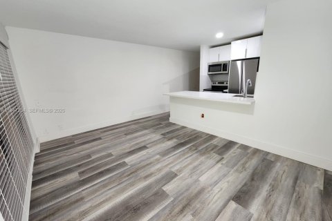 Apartment in Tamarac, Florida 3 bedrooms, 108.42 sq.m. № 2003325 - photo 4