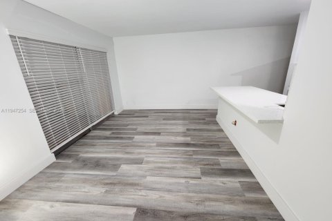 Apartment in Tamarac, Florida 3 bedrooms, 108.42 sq.m. № 2003325 - photo 11