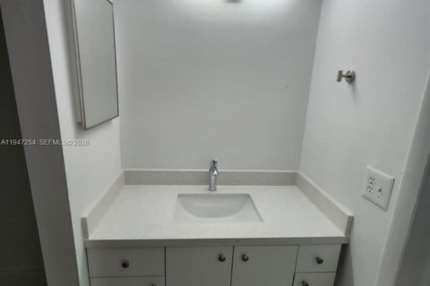 Apartment in Tamarac, Florida 3 bedrooms, 108.42 sq.m. № 2003325 - photo 10