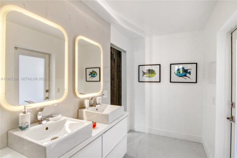 Casa en venta en Hollywood, Florida, 3 dormitorios, 141.4 m2 № 2007363 - foto 17