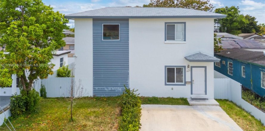 House in Miami, Florida 4 bedrooms, 149.57 sq.m. № 1647324