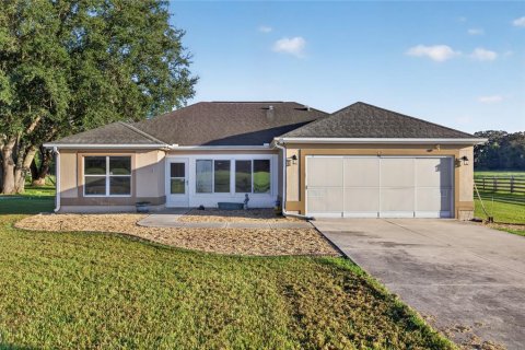 Villa ou maison à Oxford, Floride 3 chambres, 150.41 m2 № 2421702