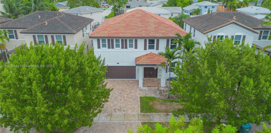 House in Homestead, Florida 5 bedrooms, 264.4 sq.m. № 1921649