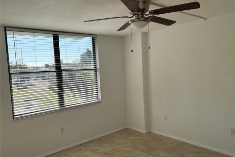 Condo in Clearwater, Florida, 2 bedrooms № 2196763 - photo 16