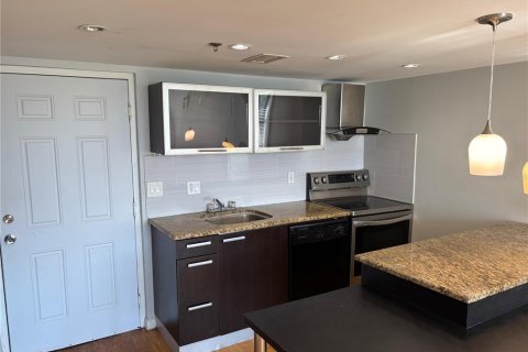 Condo in Clearwater, Florida, 2 bedrooms № 2196763 - photo 2