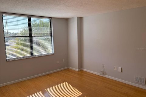Condo in Clearwater, Florida, 2 bedrooms № 2196763 - photo 5