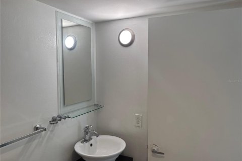 Condo in Clearwater, Florida, 2 bedrooms № 2196763 - photo 12