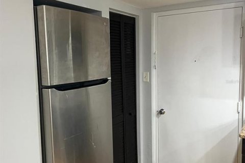 Condo in Clearwater, Florida, 2 bedrooms № 2196763 - photo 4