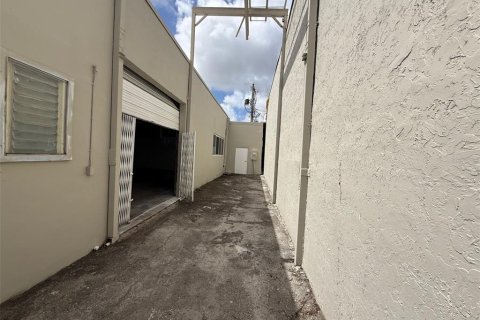 Immobilier commercial à vendre à Opa-locka, Floride: 334.45 m2 № 2147395 - photo 2