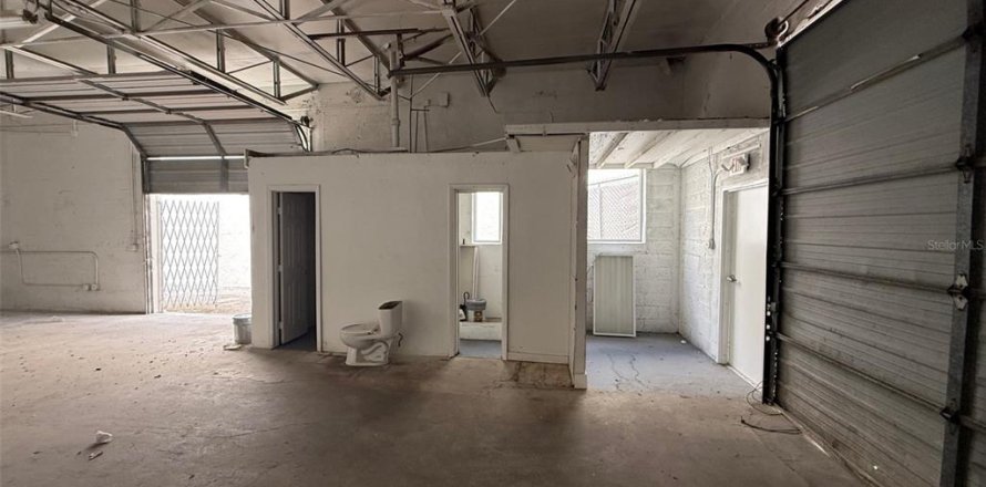 Immobilier commercial à Opa-locka, Floride 334.45 m2 № 2147395
