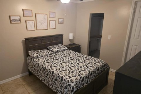 House in Sorrento, Florida 1 bedroom, 19.97 sq.m. № 2149398