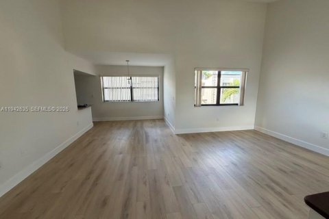 Copropriété à louer à Miami, Floride: 3 chambres, 118.45 m2 № 2000090 - photo 2