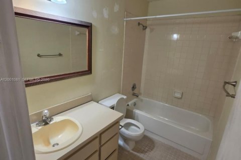 Снять в аренду таунхаус в Санрайз, Флорида 2 спальни, 88.63м2, № 2065369 - фото 8