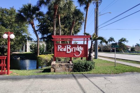 Снять в аренду таунхаус в Санрайз, Флорида 2 спальни, 88.63м2, № 2065369 - фото 17