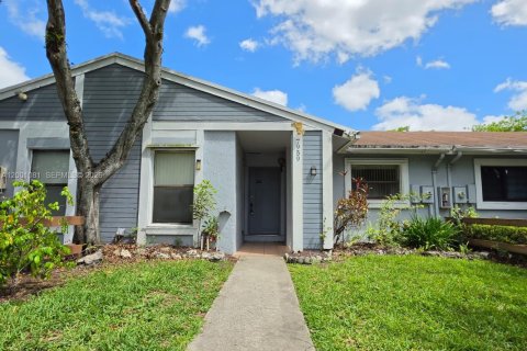 Таунхаус в Санрайз, Флорида 2 спальни, 88.63м2 № 2065369