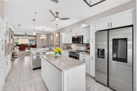 Townhouse in Tierra Verde, Florida 3 bedrooms, 207.73 sq.m. № 2112515 - photo 13