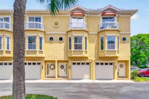 Townhouse in Tierra Verde, Florida 3 bedrooms, 207.73 sq.m. № 2112515
