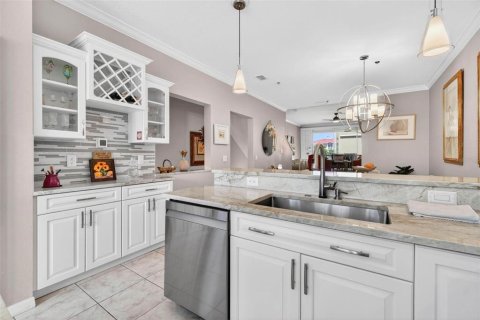 Townhouse in Tierra Verde, Florida 3 bedrooms, 207.73 sq.m. № 2112515 - photo 16