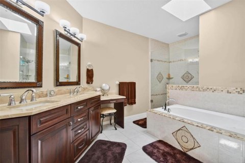 Townhouse in Tierra Verde, Florida 3 bedrooms, 207.73 sq.m. № 2112515 - photo 23