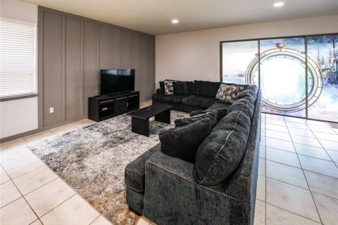 House in Kissimmee, Florida 8 bedrooms, 375.42 sq.m. № 2111605 - photo 13