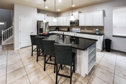 House in Kissimmee, Florida 8 bedrooms, 375.42 sq.m. № 2111605 - photo 12