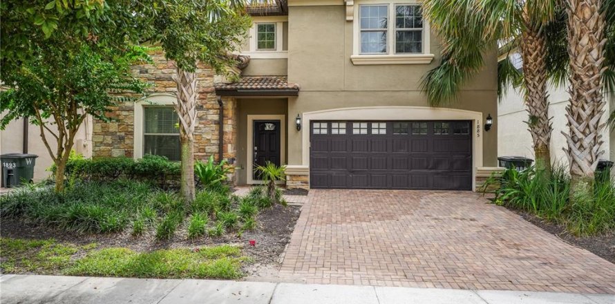 House in Kissimmee, Florida 8 bedrooms, 375.42 sq.m. № 2111605
