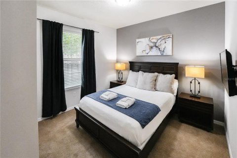 House in Kissimmee, Florida 8 bedrooms, 375.42 sq.m. № 2111605 - photo 3