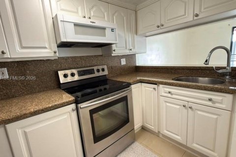 Copropriété à louer à Hialeah, Floride: 2 chambres, 89.37 m2 № 2085663 - photo 5