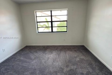 Copropriété à louer à Hialeah, Floride: 2 chambres, 89.37 m2 № 2085663 - photo 11