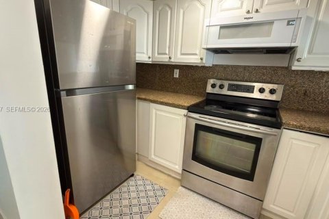 Copropriété à louer à Hialeah, Floride: 2 chambres, 89.37 m2 № 2085663 - photo 6