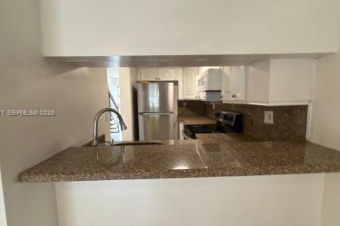 Copropriété à louer à Hialeah, Floride: 2 chambres, 89.37 m2 № 2085663 - photo 4