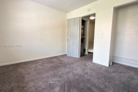 Copropriété à louer à Hialeah, Floride: 2 chambres, 89.37 m2 № 2085663 - photo 15