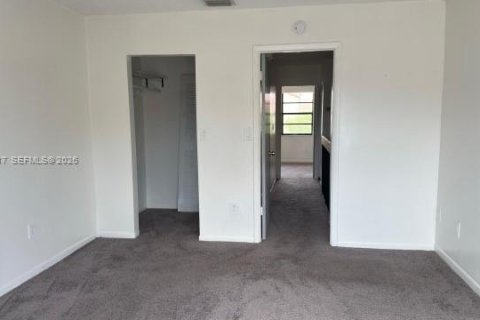 Copropriété à louer à Hialeah, Floride: 2 chambres, 89.37 m2 № 2085663 - photo 10