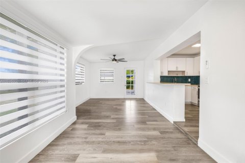 Villa ou maison à vendre à Miami, Floride: 3 chambres, 127 m2 № 1987398 - photo 10