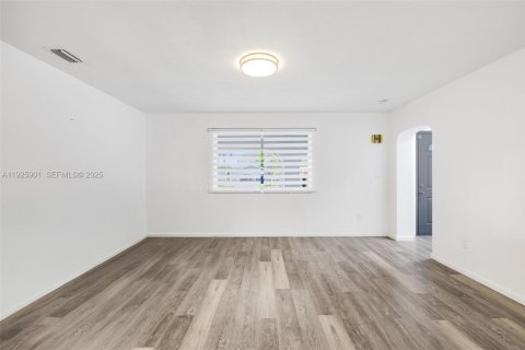 Villa ou maison à vendre à Miami, Floride: 3 chambres, 127 m2 № 1987398 - photo 9