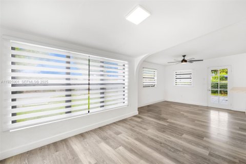 Villa ou maison à vendre à Miami, Floride: 3 chambres, 127 m2 № 1987398 - photo 11