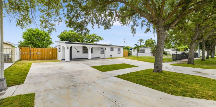 Villa ou maison à Miami, Floride 3 chambres, 127 m2 № 1987398