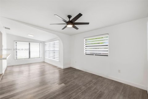 Villa ou maison à vendre à Miami, Floride: 3 chambres, 127 m2 № 1987398 - photo 7