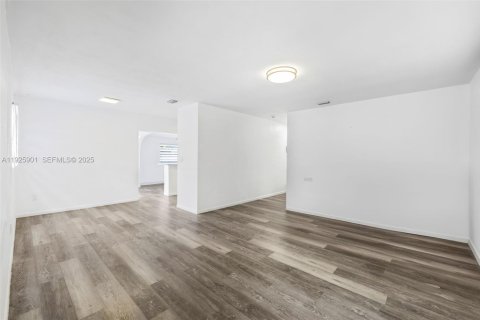 Villa ou maison à vendre à Miami, Floride: 3 chambres, 127 m2 № 1987398 - photo 13