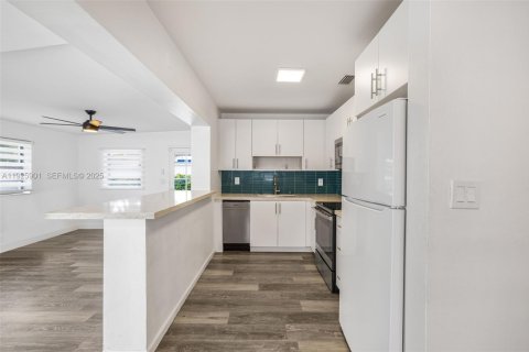 Villa ou maison à vendre à Miami, Floride: 3 chambres, 127 m2 № 1987398 - photo 15