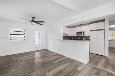 Villa ou maison à vendre à Miami, Floride: 3 chambres, 127 m2 № 1987398 - photo 24