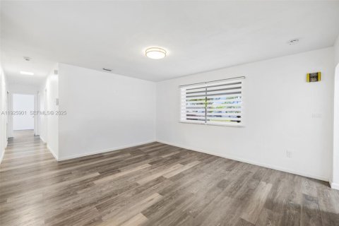 Villa ou maison à vendre à Miami, Floride: 3 chambres, 127 m2 № 1987398 - photo 8