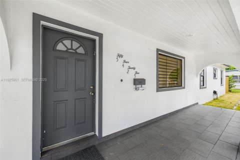 Villa ou maison à vendre à Miami, Floride: 3 chambres, 127 m2 № 1987398 - photo 5