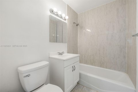 Villa ou maison à vendre à Miami, Floride: 3 chambres, 127 m2 № 1987398 - photo 26