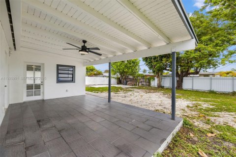 Villa ou maison à vendre à Miami, Floride: 3 chambres, 127 m2 № 1987398 - photo 30