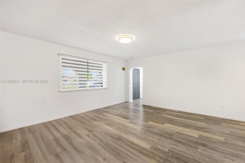 Villa ou maison à vendre à Miami, Floride: 3 chambres, 127 m2 № 1987398 - photo 14