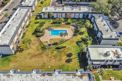 Condo in Brandon, Florida, 2 bedrooms  № 2134145 - photo 10